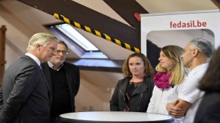 Belçika Kralı Philippe ve Kraliçe Mathilde sığınmacıları ziyaret etti