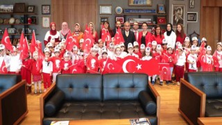 Belediye Gündüz Çocuk Bakımevi öğrencileri, Cumhuriyet Bayramını Başkan Işık ile birlikte kutladı
