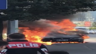 Beşiktaşta korkutan otomobil yangını