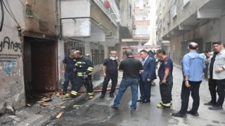 Binada yangın çıktı, Başkan Beyoğlu ev sakinlerini yalnız bırakmadı