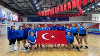 “Bizim Kızlar” Cumhuriyet Bayramını sahada kutladı