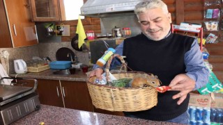 Boncuk sincap çay ocağının maskotu oldu