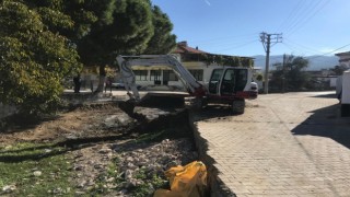 Börezli Deresinden bin 500 ton balçık ve çöp çıktı