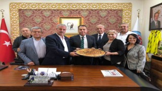Boşnaklardan Kaymakam Kapankayaya Boşnak börekli ziyaret