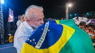 Brezilyada ilk sonuçlara göre Luiz Inacio Lula da Silva başkanlık seçimlerini kazandı
