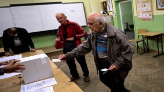 Bulgaristanda halk genel seçim için sandık başında