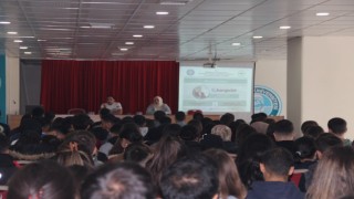 Burhaniyede üniversiteliler için kariyer günleri başladı