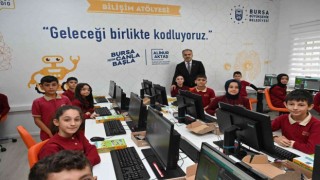 Bursa Büyükşehirden okullara teknolojik destek