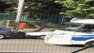 Bursada arıza yapan aracı ayaklarıyla iterek götürdüler