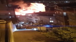 Bursada binanın çatısı alev alev yandı