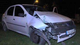 Bursada kontrolden çıkan araç bariyerlere çarptı