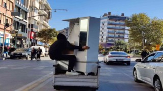 Cadde üzerinde ilginç eşya taşıma yöntemi
