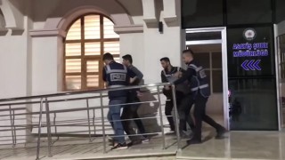 Çaldıkları kamyoneti parçalatamadan yakalandılar