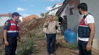 Çalınan inekleri bulununca gözyaşlarını tutamadı