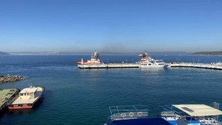Çanakkale Boğazı sisin etkisini yitirmesiyle transit gemi geçişlerine açıldı