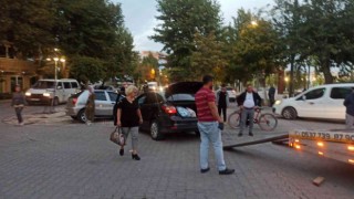 Çarpışan araçlar yayaların arasına daldı: 5 çocuk yaralı