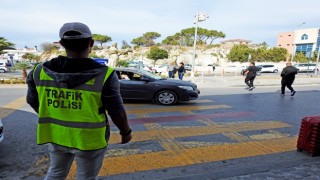 Çeşmedeki yaya önceliği denetlemesinde sürücülere ceza yağdı