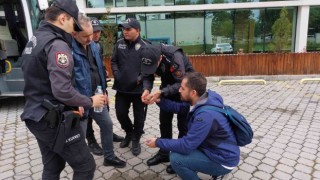 Çevik kuvvet polisi yaralı bıldırcın için seferber oldu