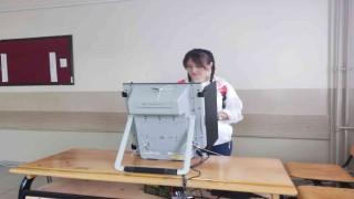 Çifte vatandaşlar Bulgaristandaki erken genel seçim için sandık başında