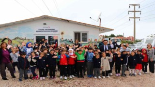 Çiftlikköyde minik eller minik patilerle buluştu