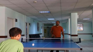 Çocukta inatçılık, yapışıklık ve duyarsızlık gören ebeveynler psikiyatri uzmanına başvurmalı