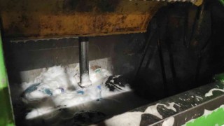 Çöp konteynerine atılan izmarit yangın çıkardı