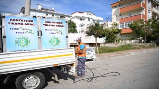Çöp konteynerleri yerinde dezenfekte ediliyor