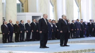 Cumhurbaşkanı Erdoğan, Kazakistanda resmi törenle karşılandı