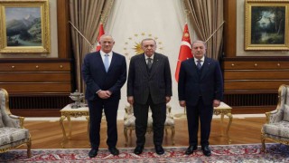 Cumhurbaşkanı Recep Tayyip Erdoğan, Cumhurbaşkanlığı Külliyesinde İsrail Savunma Bakanı Benny Gantzi kabul etti.