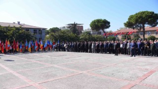 Cumhuriyet Bayramının 99. yılı çelenk sunumuyla başladı