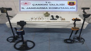Define ararken suçüstü yakalandılar, evlerinden çıkan şoke etti