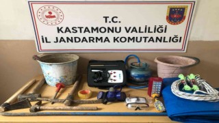 Define arayan şahıslara jandarmadan suçüstü baskın: 5 gözaltı