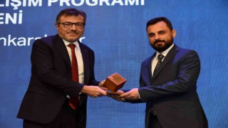 Dekan Yardımcısı Ateşe, Katılım Genç Gelişim Programı Proje ödülü