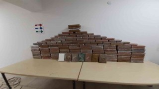 Deniz yüzeyinden paketlerle uyuşturucu sevkiyatına şafak operasyonu