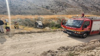 Dere yatağına uçan otomobildeki anne ve kızı yaralandı