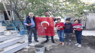 Dilovasında 16 bin haneye Türk bayrağı dağıtıldı