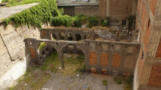 Diyarbakırda 150 yıllık metruk konağa kadın eli değdi