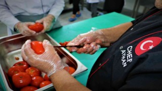 Diyarbakırda taşımalı eğitim gören öğrencilerin yemeği meslek liselilerden