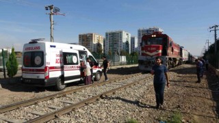 Diyarbakırda üst geçit yerine yolu kullanan yaşlı adama tren çarptı