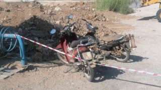 Dökülen hafriyat toprağının altından motosiklet çıktı