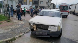 Düğüne gidenlerin bulunduğu araç otomobille çarpıştı: 5 yaralı