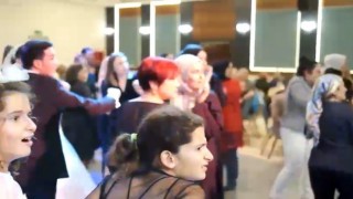 Düğünün ortasında silah sesleri böyle yükseldi, panik anları kamerada