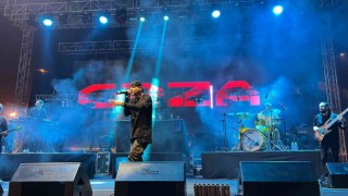 Düzcede Ceza rüzgarı: On binler muhteşem konserde eğlendi