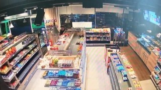 Düzensiz göçmenleri bisküvi kolisi yakalattı