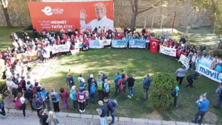 Efelerde doğa tutkunlarından Cumhuriyet yürüyüşü