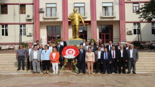 Efelerde muhtarlar günlerini kendi başlarına kutladı