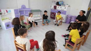 Efelerden miniklere İngilizce ve Felsefe eğitimi
