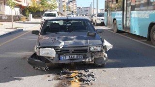 Elazığda trafik kazası: 2 yaralı