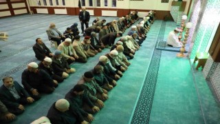 Emekli din görevlileri sabah namazında bir araya geldi