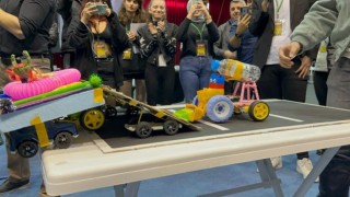 En “kötü” olmak için tasarlanan robotlar birincilik için savaştı
